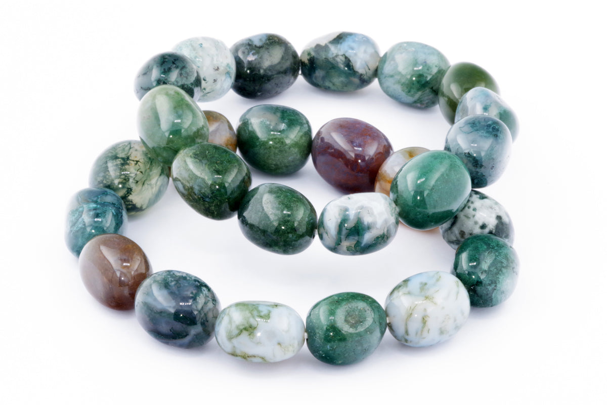 Moss agate bracelet – Gem featuring polished green and white natural crystals with subtle earthy inclusions, designed as a crystal bracelet for healing and grounding.