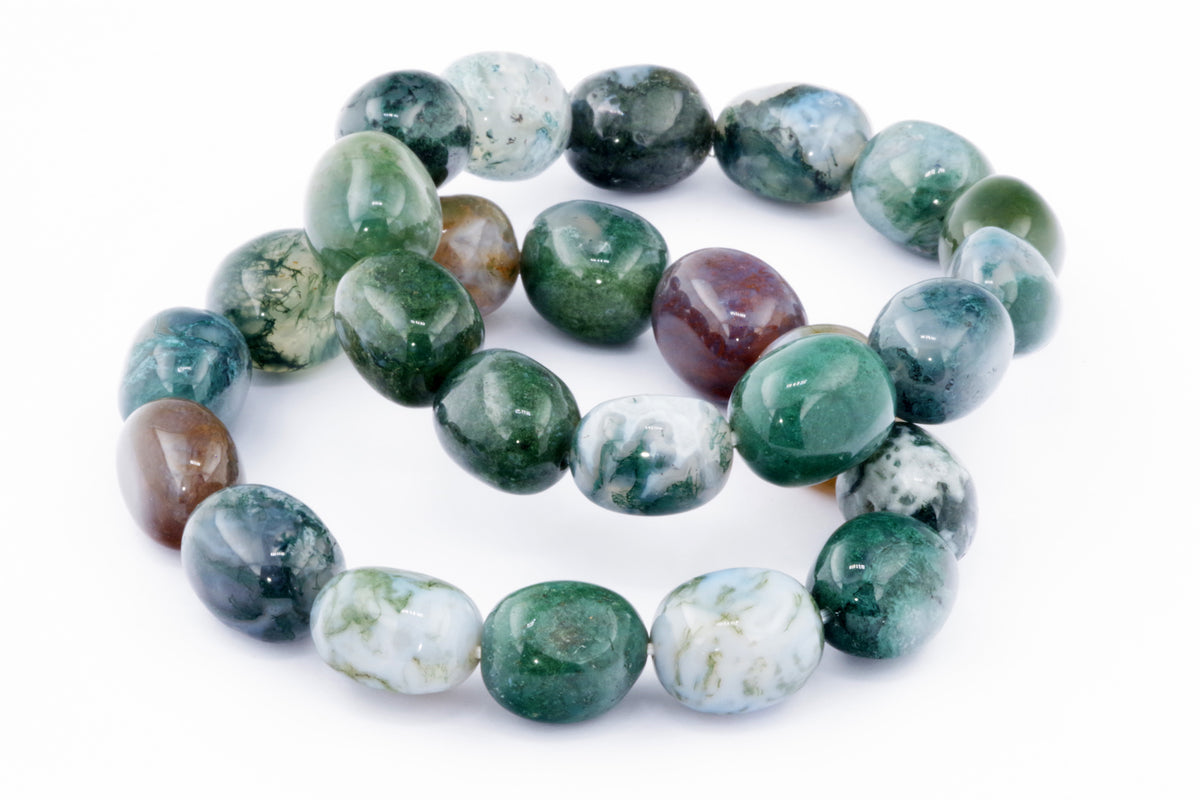 Moss agate bracelet – Gem made of polished natural agate beads in green, white, and brown shades, showcasing unique mineral patterns and grounding crystal energy.