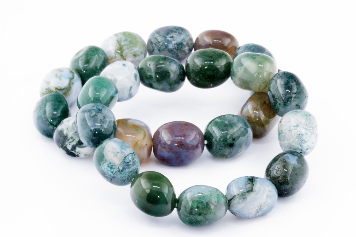 Moss agate bracelet – Gem made of polished natural crystals in various green, brown, and white tones, perfect as a healing crystal bracelet for grounding and calm.