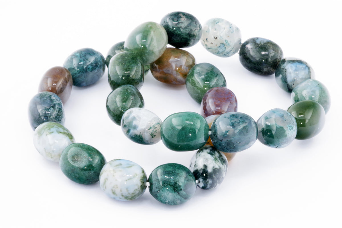 Moss agate bracelet – Gem featuring polished natural crystals in green, brown, and white hues, ideal for crystal jewellery lovers seeking healing and grounding properties.
