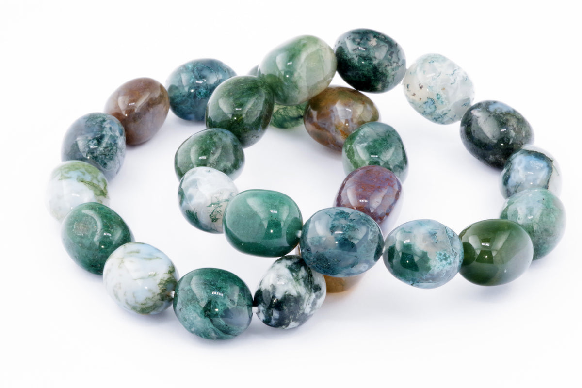 Moss agate bracelet – Gem featuring polished natural crystals in shades of green, white, and brown, showcasing unique mineral patterns in a smooth gemstone bracelet.