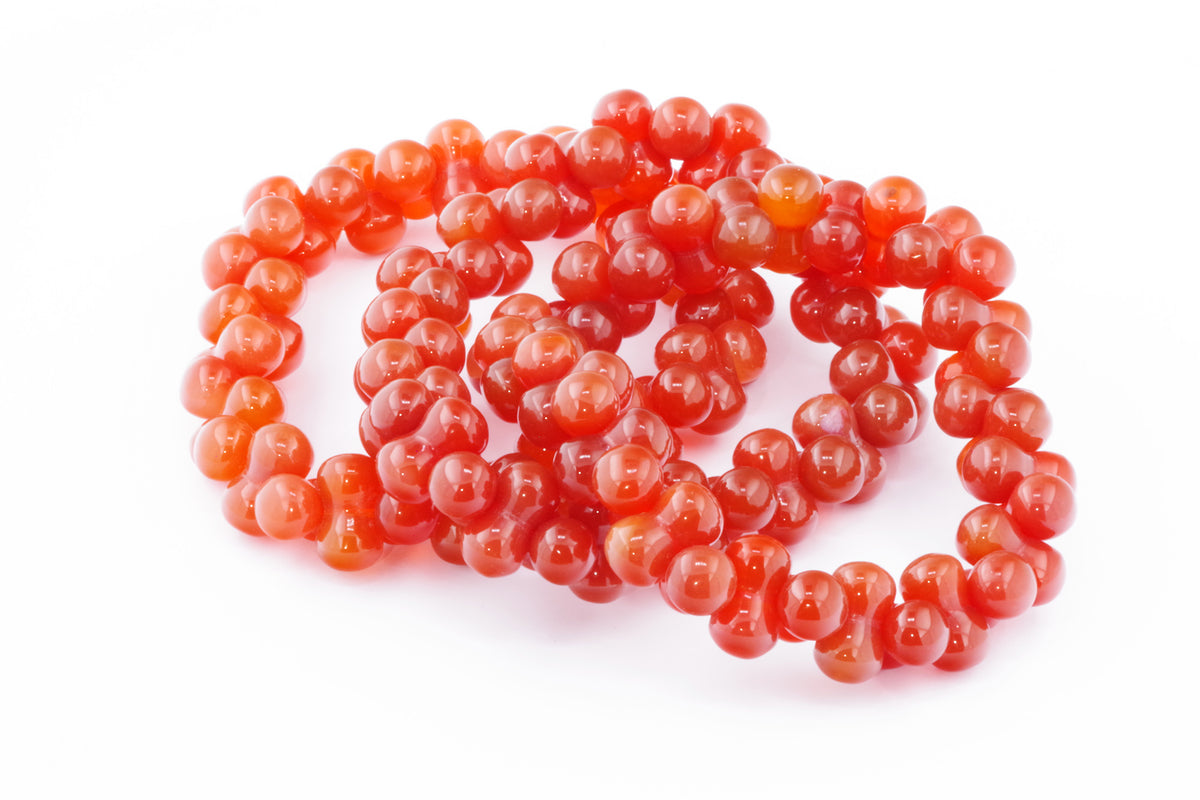 Carnelian bracelet – DNA featuring polished natural carnelian gemstones in vibrant orange-red hues, designed as a stylish crystal bracelet for energy and grounding.