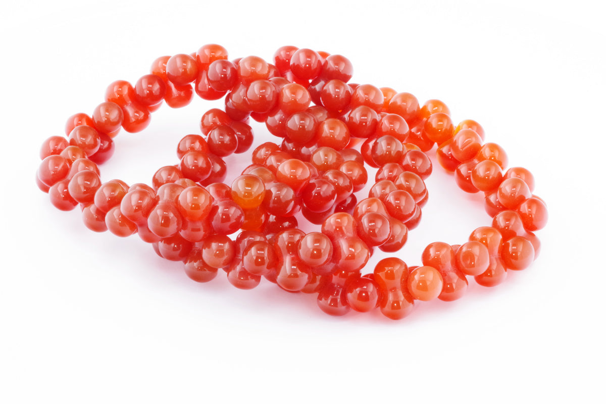 Carnelian bracelet – DNA featuring polished natural carnelian gemstones in vibrant orange-red hues, designed as a healing crystal bracelet for energy and grounding.