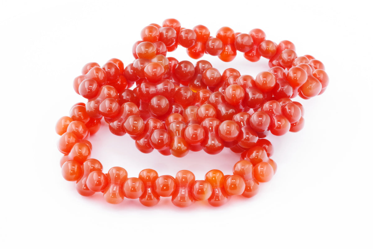 Carnelian bracelet – DNA featuring polished natural carnelian gemstones with a vibrant orange-red hue, perfect as a crystal bracelet for energy and grounding.