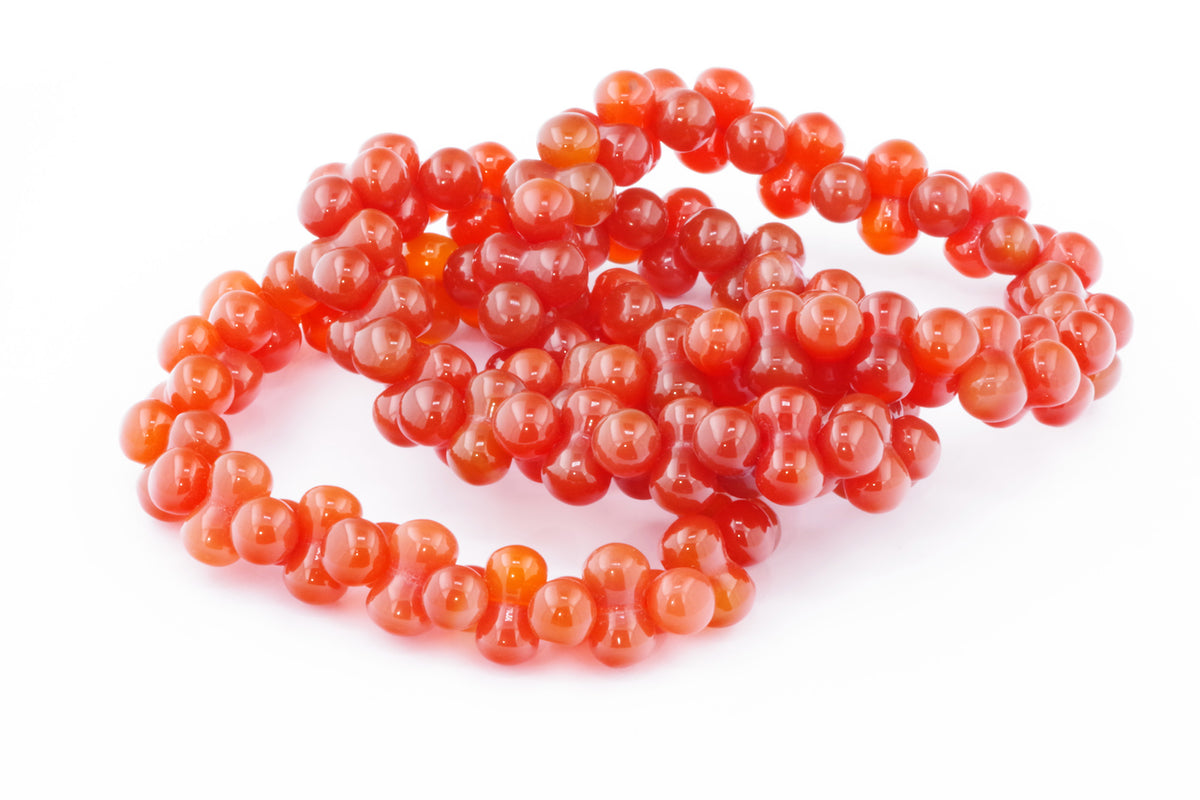 Carnelian bracelet – DNA featuring polished natural carnelian gemstone beads in a vibrant orange-red hue, designed for crystal lovers and healing crystal enthusiasts.