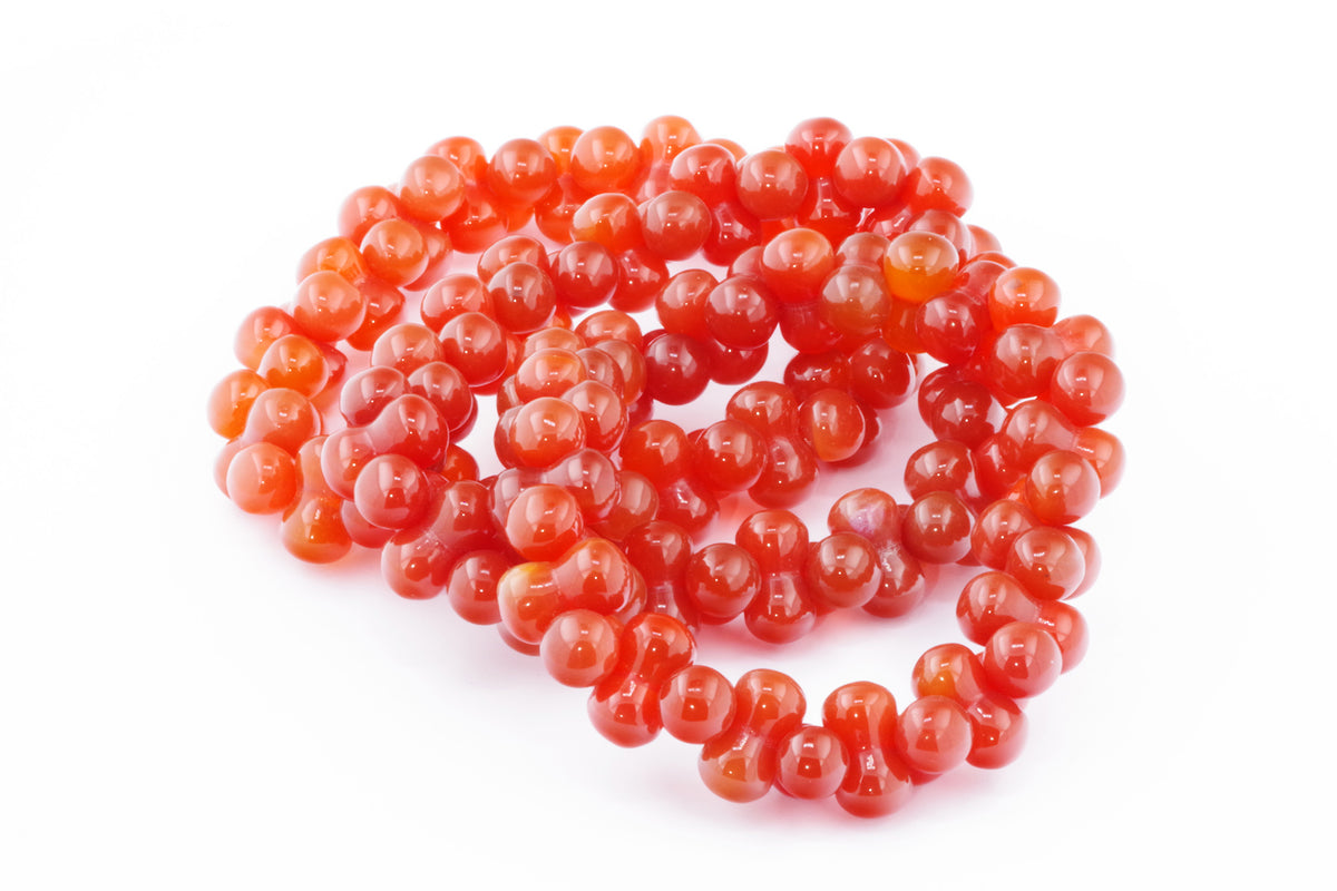 Carnelian bracelet – DNA featuring polished, vibrant orange carnelian beads arranged in a continuous strand, showcasing natural gemstone beauty and warm, rich tones.