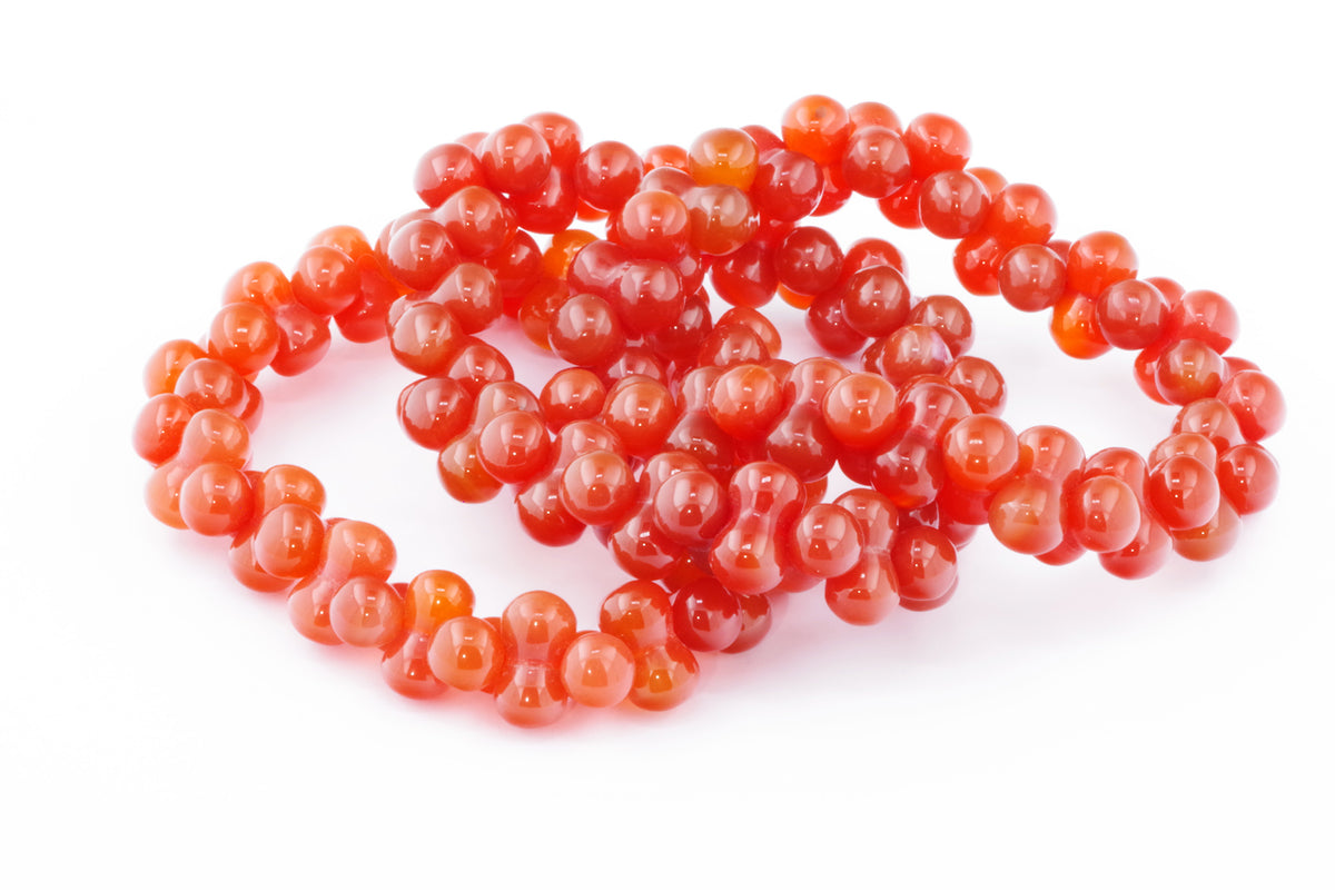 Carnelian bracelet – DNA featuring polished natural carnelian gemstones in vibrant orange-red hues, designed as a crystal bracelet for energy and grounding.