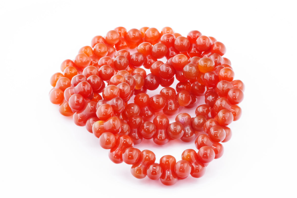 Carnelian bracelet – DNA featuring polished natural carnelian gemstone beads with vibrant orange and red hues, ideal as a crystal bracelet for energy and grounding.