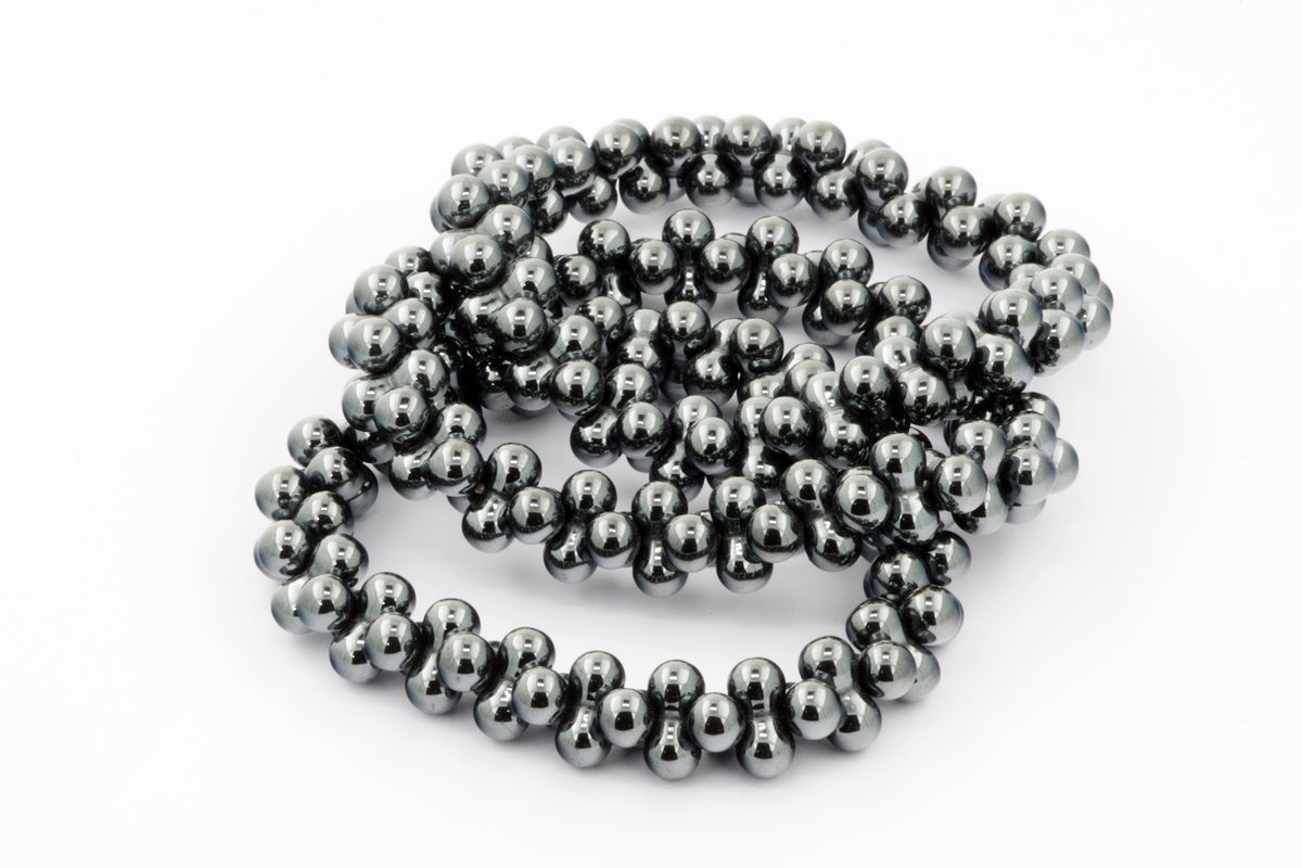 Hematite bracelet – DNA featuring polished hematite beads in a continuous strand, reflecting a sleek metallic gray finish ideal for crystal jewellery and grounding energy.
