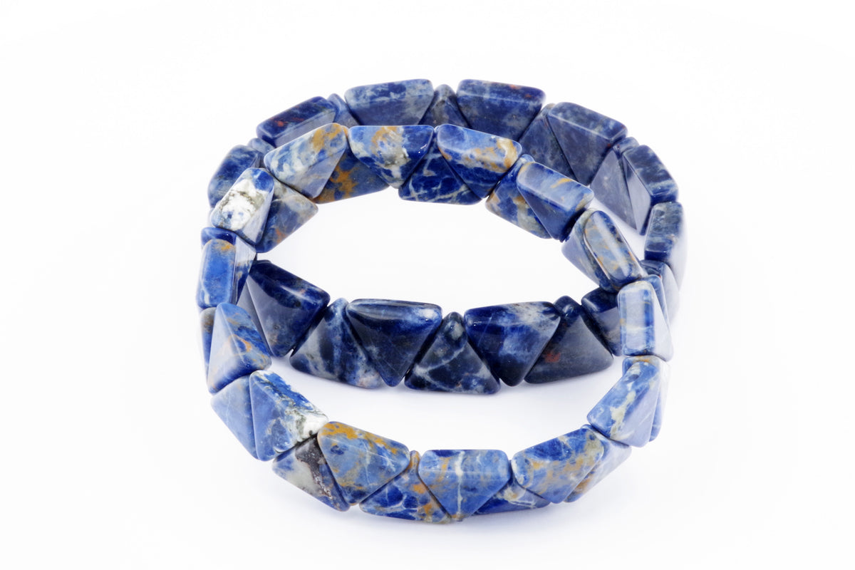 Sodalite bracelet – Triangle featuring polished blue natural crystals with white and brown mineral patterns, designed as a stylish crystal bracelet for healing and meditation.