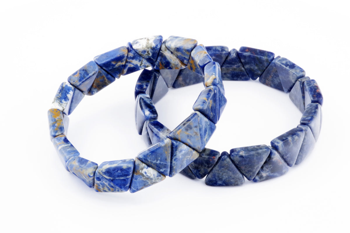 Two Sodalite bracelet – Triangle pieces made of polished blue and white natural crystals arranged in a geometric pattern on a white background.