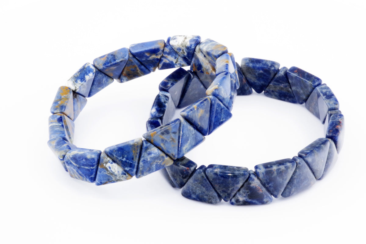 Sodalite bracelet – Triangle featuring polished deep blue sodalite gemstones cut into triangle shapes, designed as a natural crystal bracelet for healing and energy.