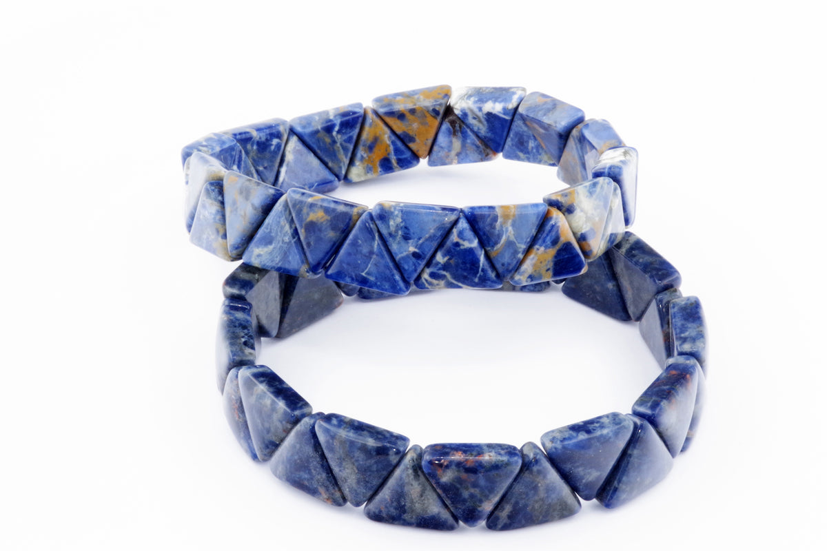 Sodalite bracelet – Triangle featuring polished blue natural crystals with white and orange veining, arranged in triangular shapes for a unique crystal jewellery piece.