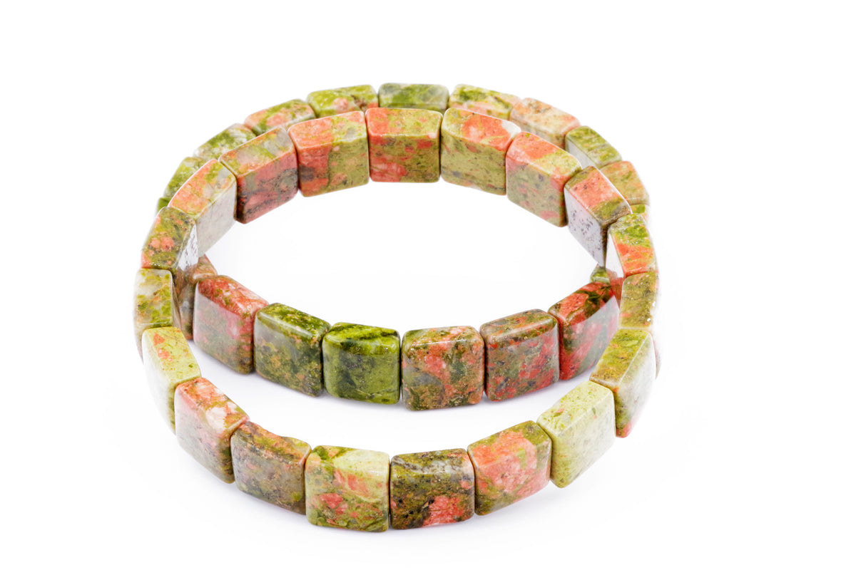 Unakite bracelet – Square featuring polished natural crystals in green and pink hues, showcasing healing gemstones arranged in a smooth, square bead design.