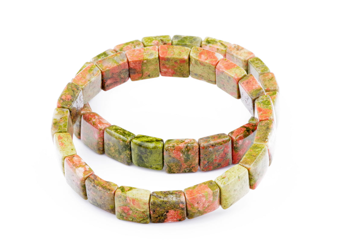 Unakite bracelet – Square featuring polished natural crystals in green and pink hues, designed as a stretchy gemstone bracelet ideal for crystal jewellery lovers.