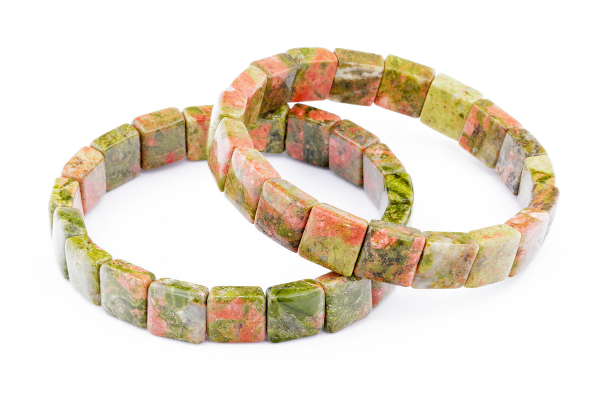 Unakite bracelet – Square featuring polished natural crystals in pink and green hues, arranged in a stretch design for stylish and healing crystal jewellery.