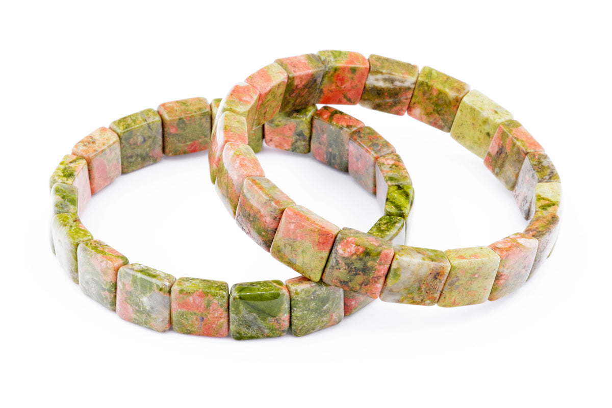 Unakite bracelet – Square featuring natural green and pink gemstone beads arranged in a polished crystal bracelet ideal for healing and meditation practices.