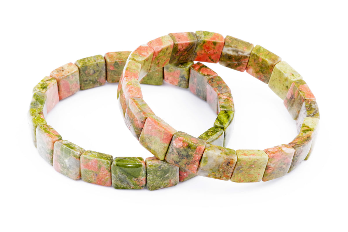 Two Unakite bracelet – Square pieces made of natural square-shaped polished crystals in green and pink hues arranged in elastic bands on a white background.