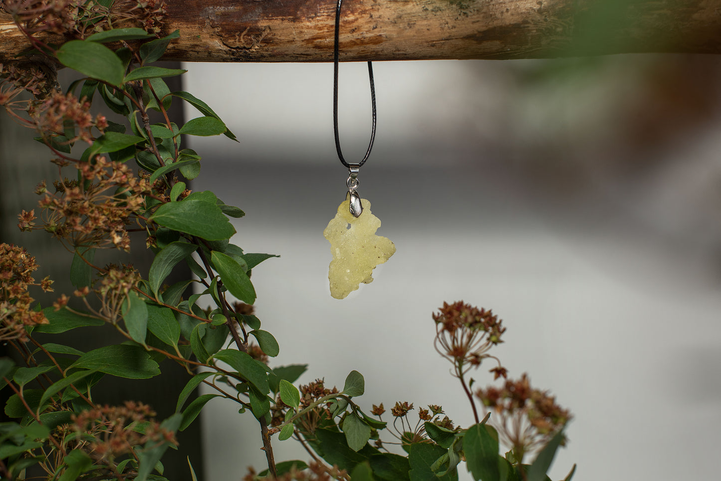 Brucite pendant – Unique - www.Crystals.eu