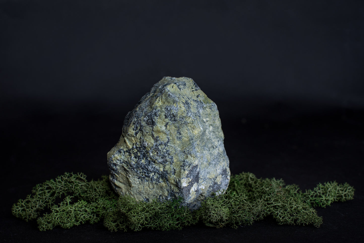 Serpentine~1kg - www.Crystals.eu