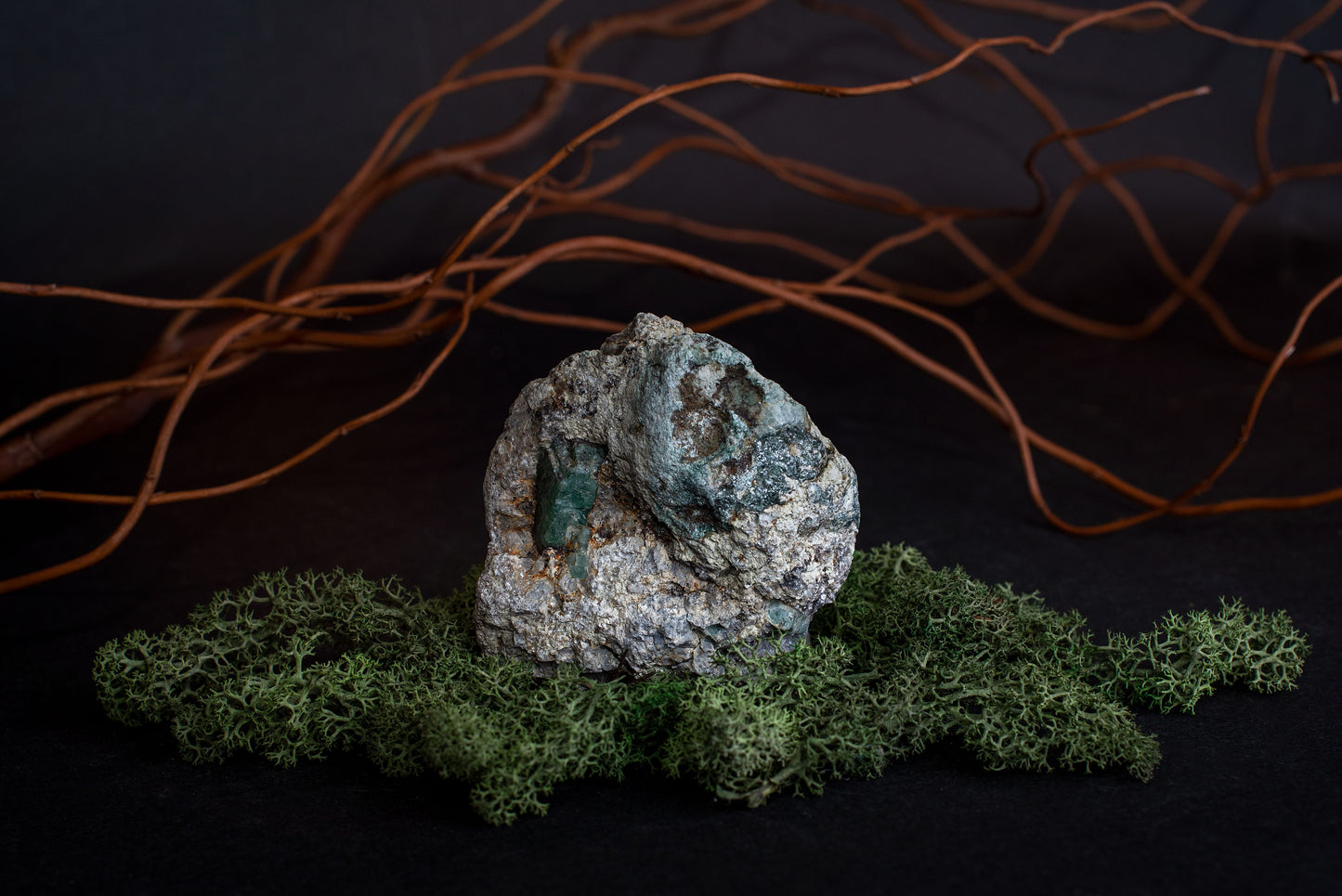 Emerald–0.7-1.5kg - www.Crystals.eu