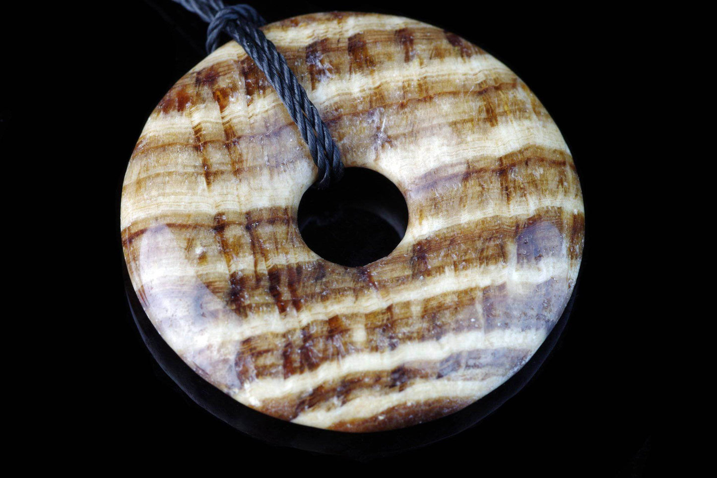 Aragonite pendant – Donut 30mm