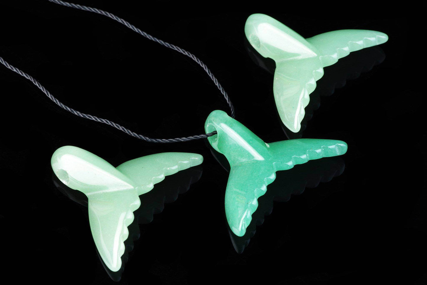 Aventurine pendant – Dolphin tail