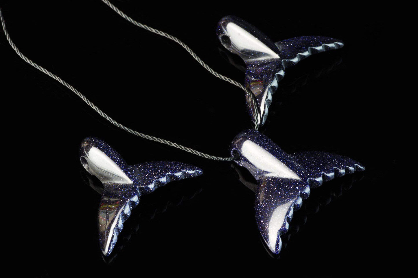 Cairo night pendant – Dolphin tail
