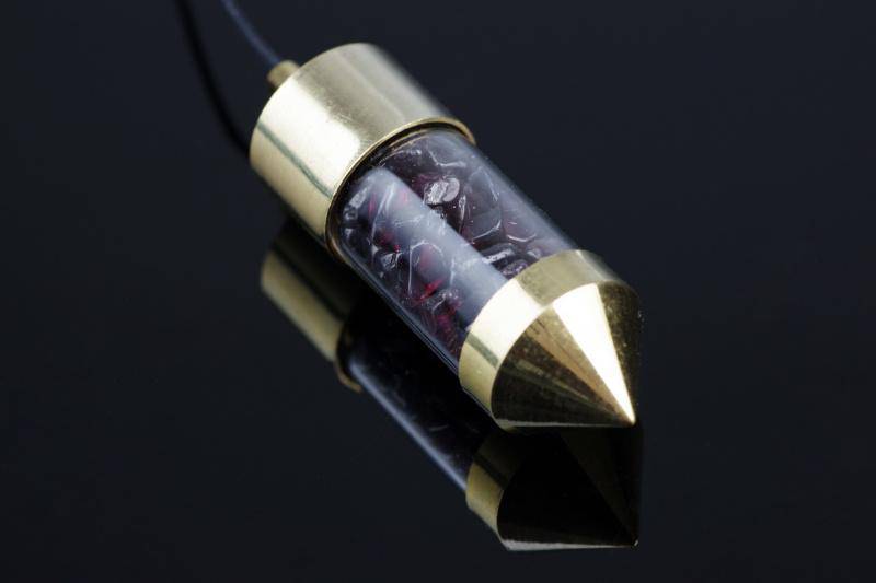 Garnet pendulum – Brass