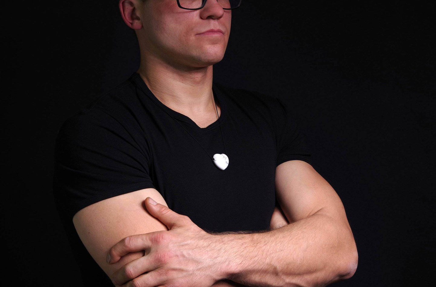 Howlite pendant – Heart