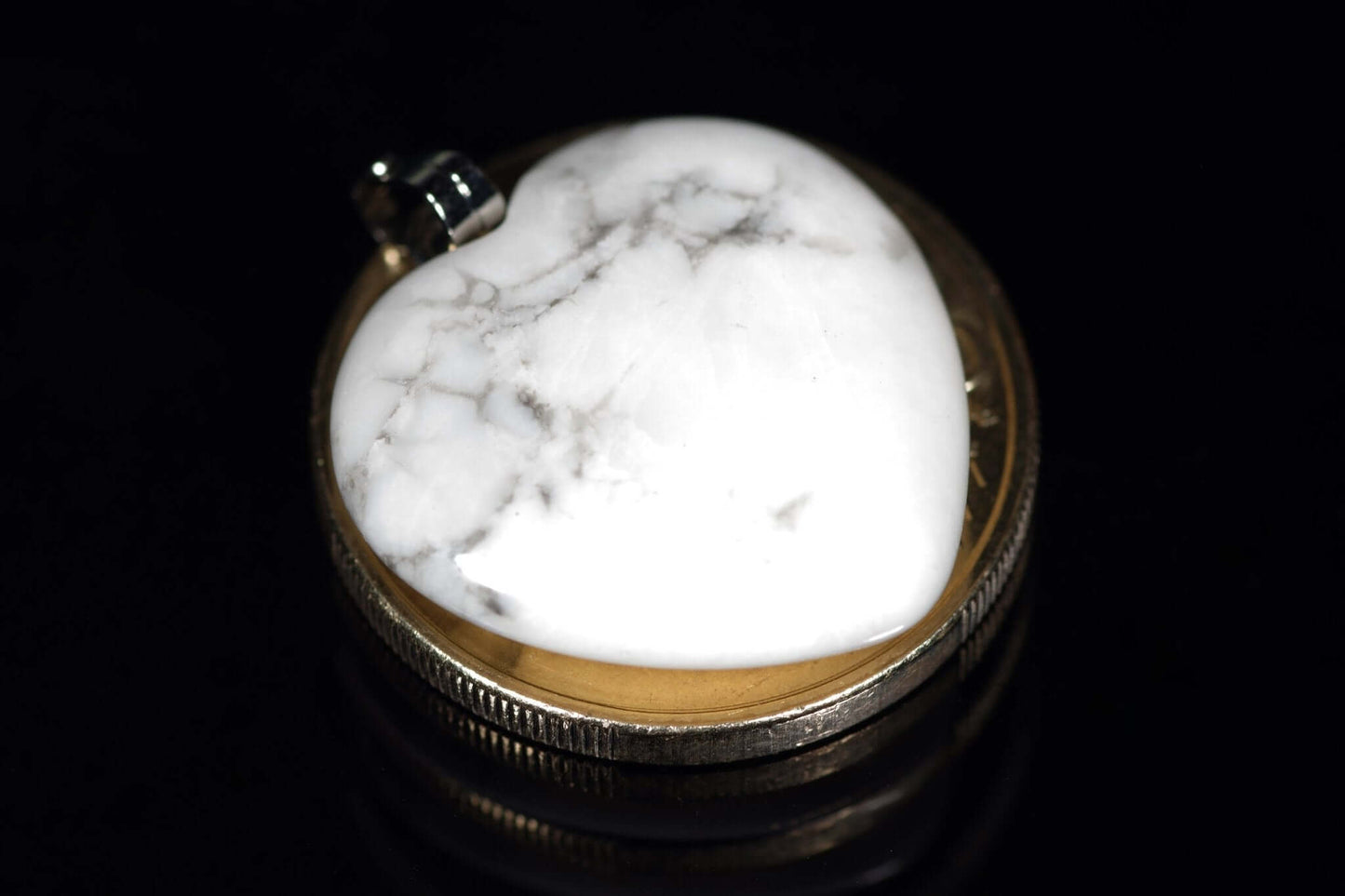 Howlite pendant – Heart