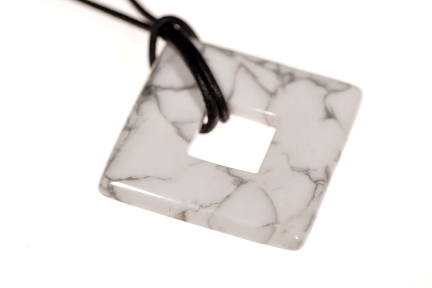 Howlite pendant – Square Donut 35mm