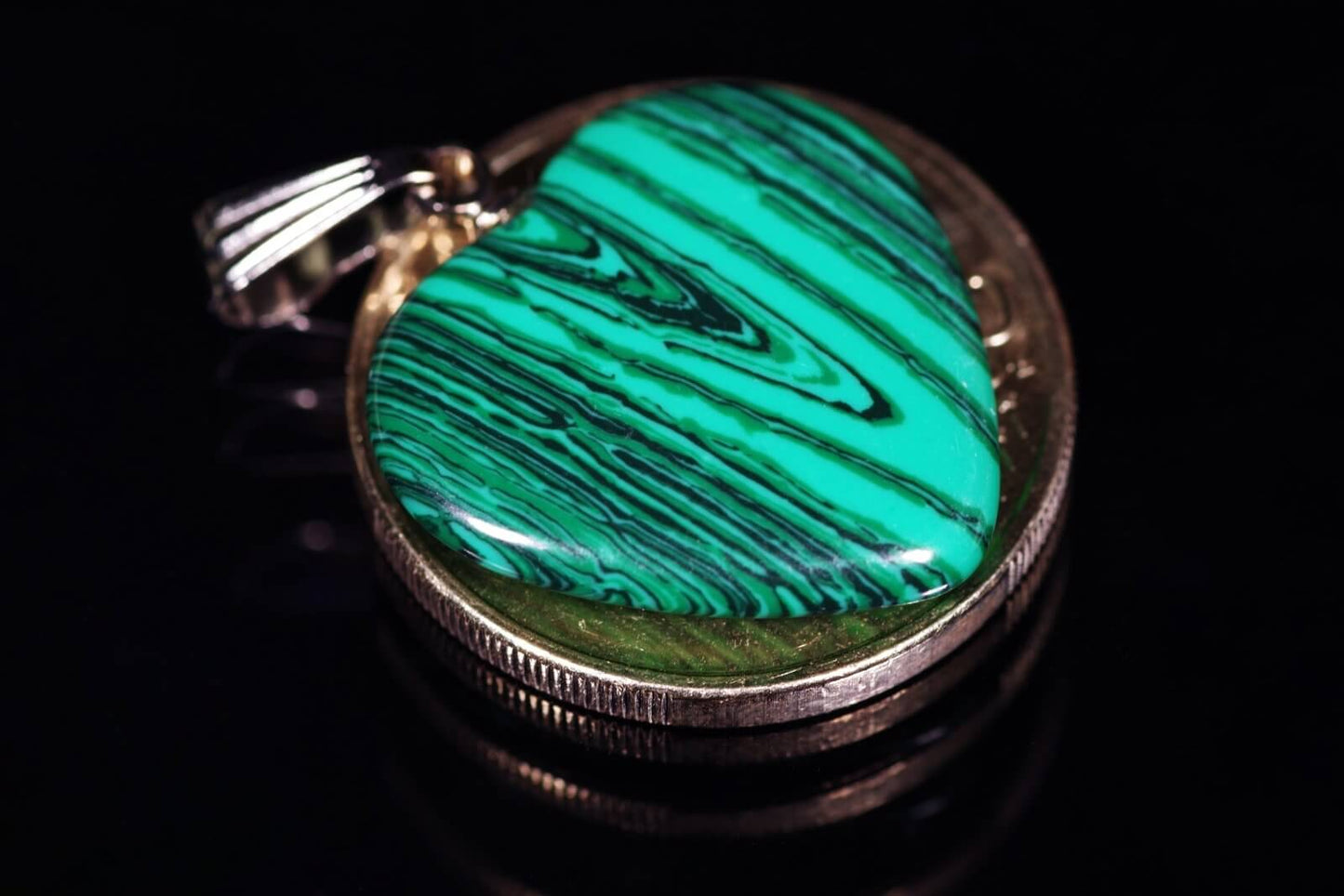 Malachite imitation pendant – Heart