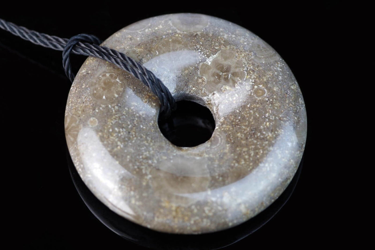 Oolite pendant – Donut 30mm