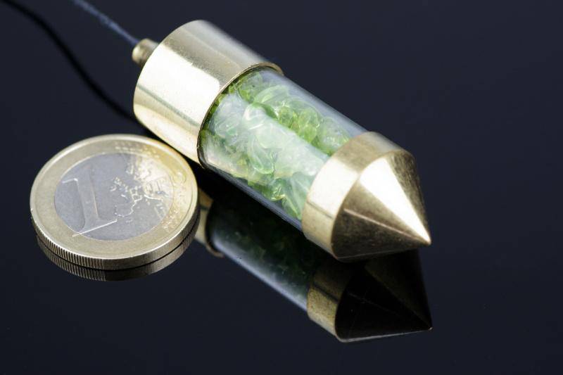 Peridot pendulum – Brass