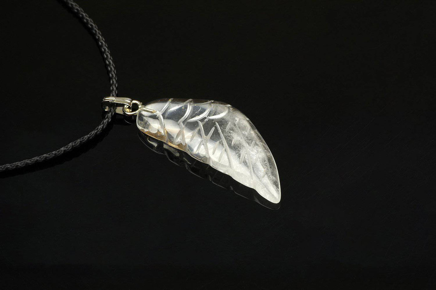 Quartz pendant – Wing