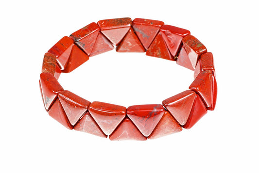 A bracelet made of red triangular beads with dark speckles, arranged in a circle on a white background.