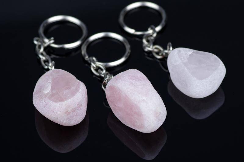 Rose quartz keychain – Window