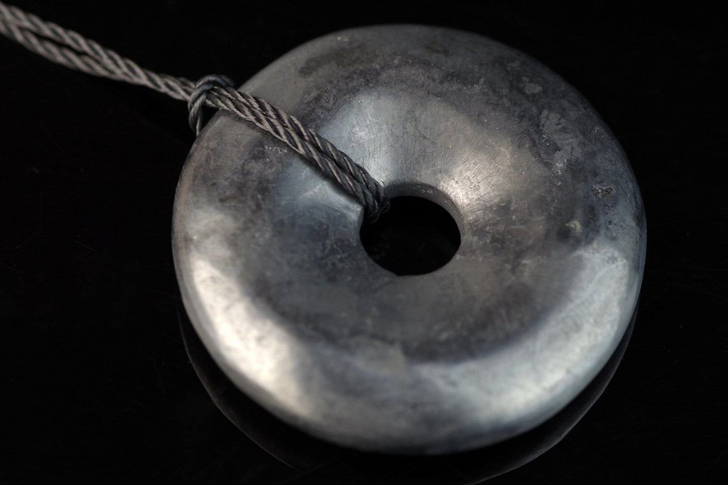 Shungite pendant – Donut 30mm