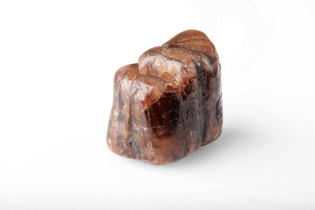Chiastolite (Cross‑Andalusite): Formation, Geology & Varieties