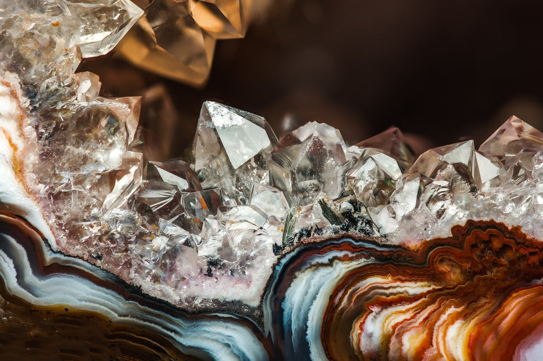 “Hollow Star Ward” — A Crystal Geode Spell for Clarity, Calm & Welcome