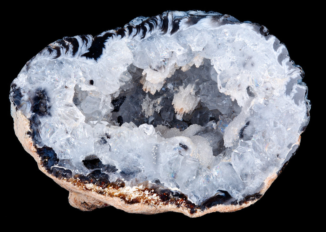 Crystal Geodes: Mythical & Magic Uses — A Practical Guide