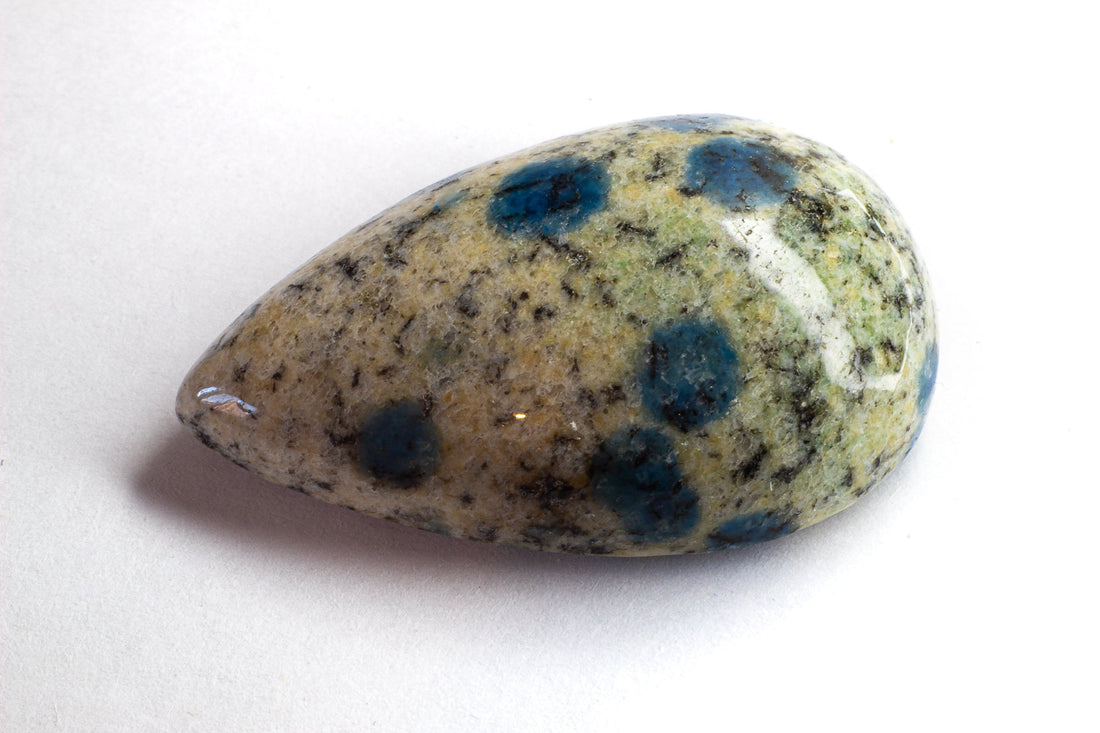 K2 Granite (Azurite‑in‑Granite): Grading & Localities