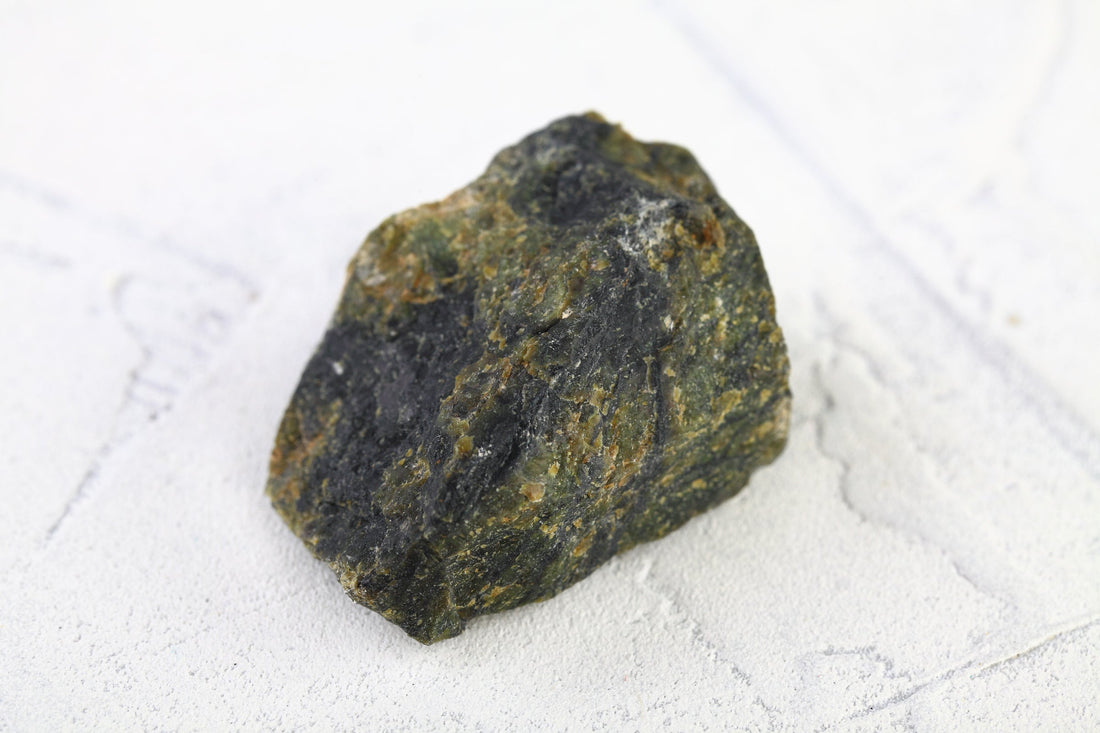 Lizardite (Serpentine): Mythical & Magic Uses — A Practical Guide