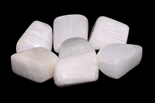 Scolecite (a.k.a. “Skolezite”): Grading & Localities