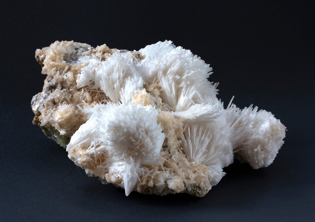 “Snow‑Quill Loom” — A Calm & Clarity Spell with Scolecite (Skolezite)
