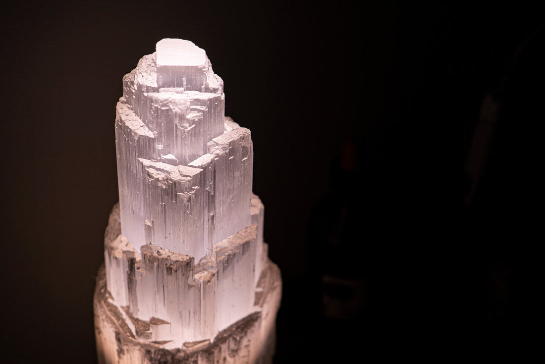 Selenite: Mythical & Magic Uses (Practical Guide)