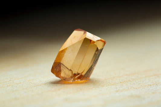 Imperial Topaz (Golden–Yellow): Formation, Geology & Varieties