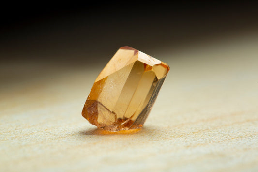 Imperial Topaz (Golden–Yellow): Formation, Geology & Varieties