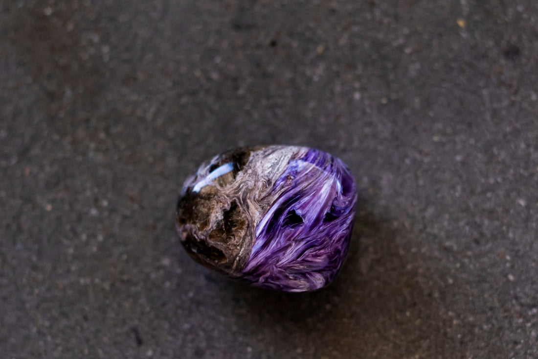 Charoite Spell — “Seven‑Thread Violet Compass”